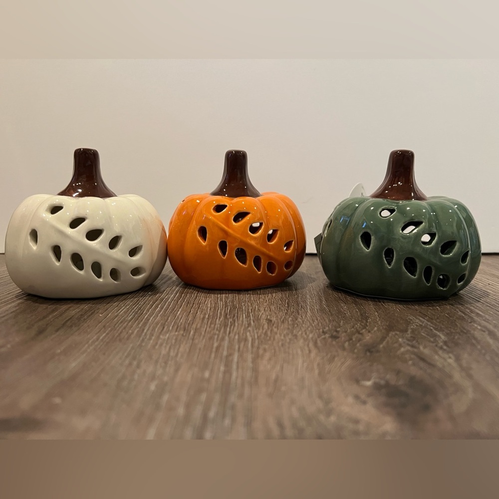 🍁🍁LED Carved Ceramic Pumpkins- Set of 3 NWT🍁🍁 - Picture 2 of 4